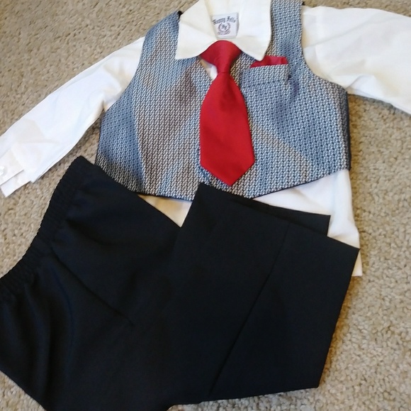 😎12mo suit - Picture 3 of 3